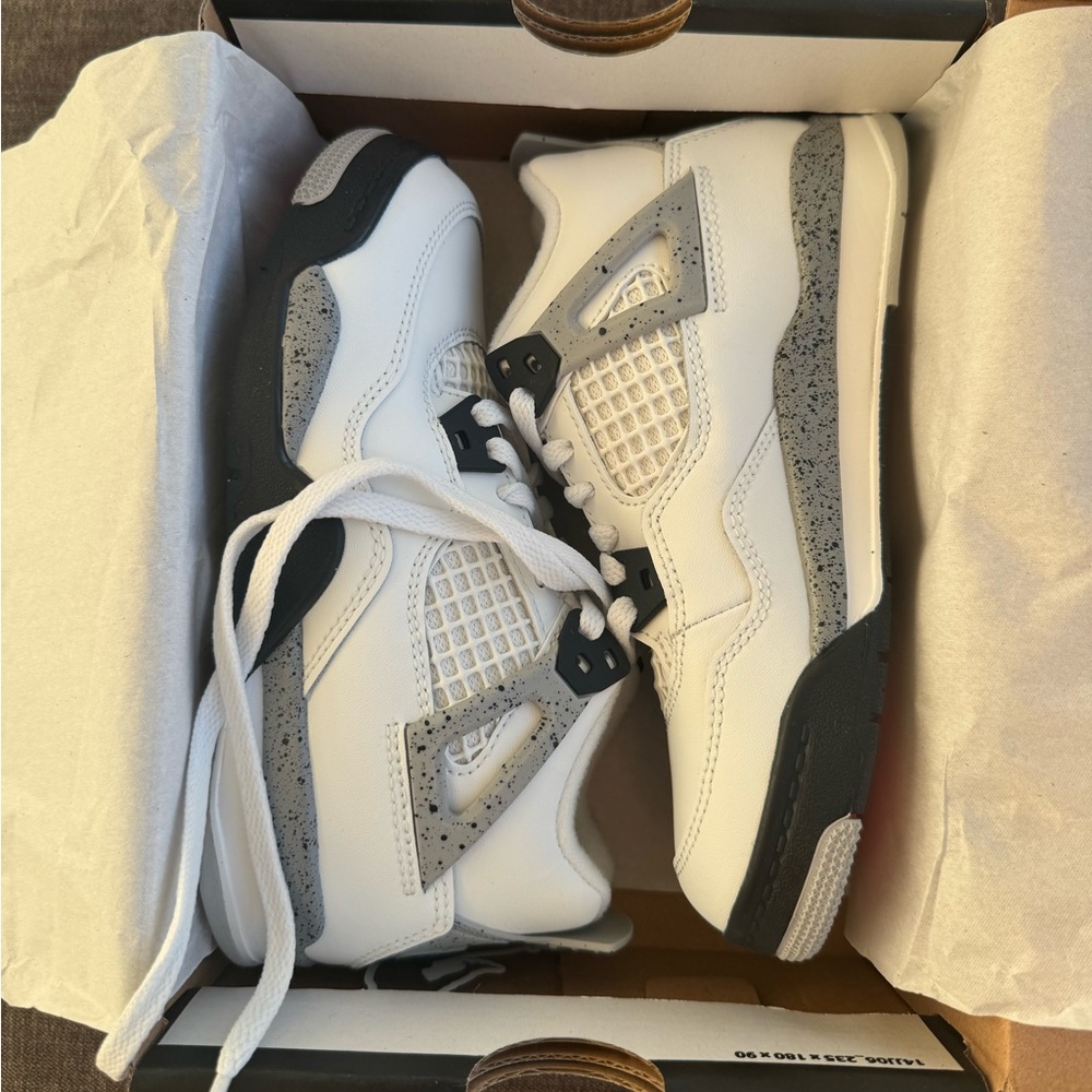 Little Kids’ Air Jordan Retro 4 Basketball Shoes